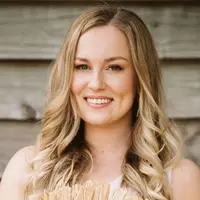 Headshot of Lizzie McRae