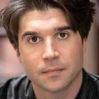 Headshot of Robbie Curtis