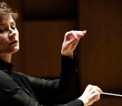 Anja Bihlmaier conducts.