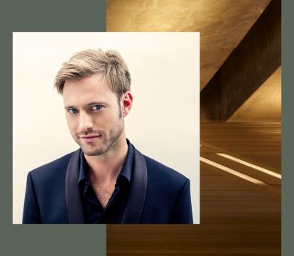 Benjamin Appl a German baritone in a blue tuxedo.