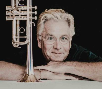 Håkan Hardenberger next to a trumpet.