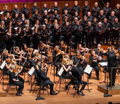 Stephen Layton conducts the Sydney Symphony Orchestra.