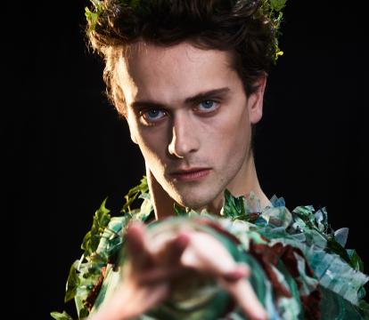 A danseur dressed as a plant.