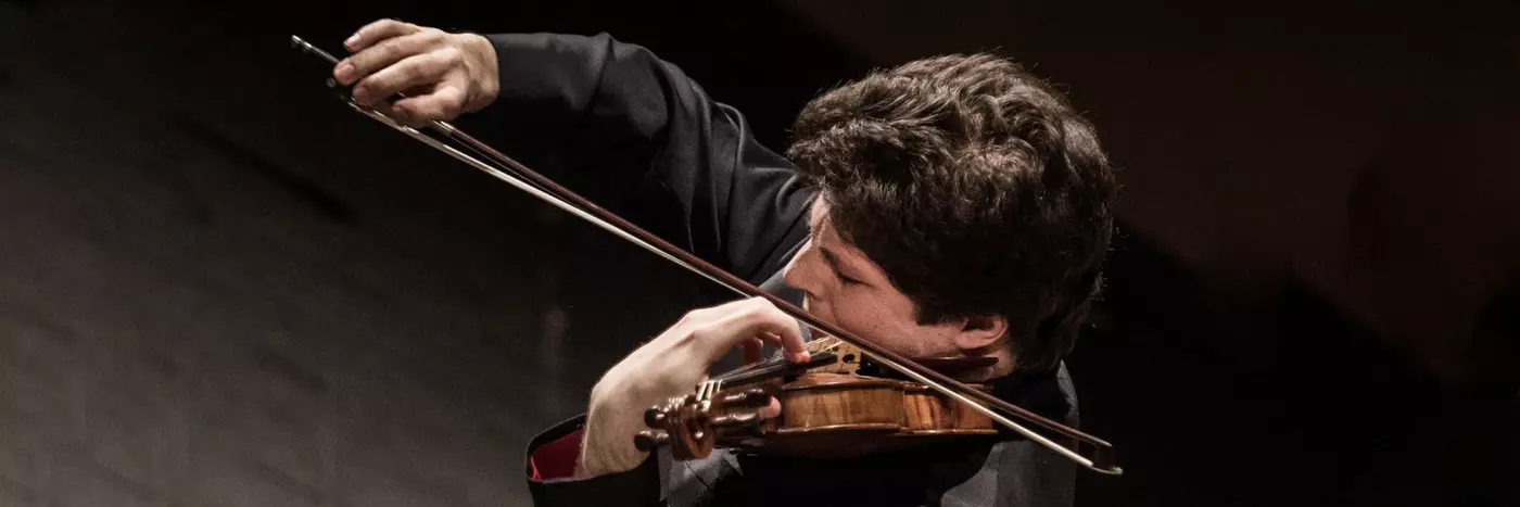 Augustin Hadelich performs Mendelssohn’s Violin Concerto
