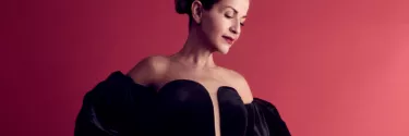 A German violinist Anne-Sophie Mutter in a pose black dress.