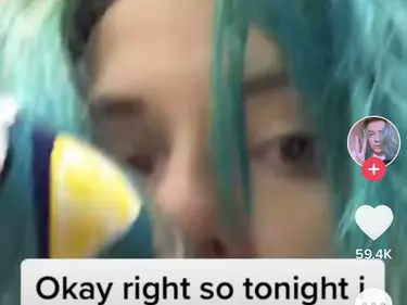 A TikTok screenshot of a girl with blue hair.